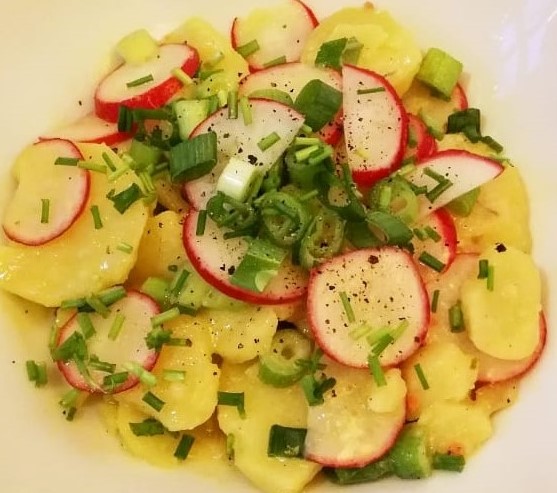 Bärlauch-Kartoffelsalat mit Radieschen und Lauchzwiebeln | Ökomarkt Hamburg